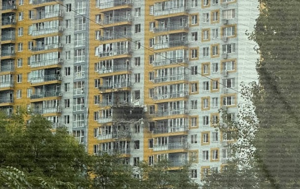 Удар РФ по багатоповерхівці в Одесі: пошкоджені 11 поверхів