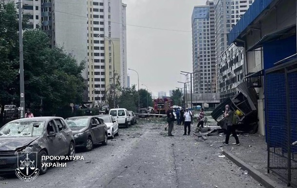 Атака на Киев: электричку остановили, транспорт задерживается