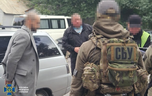 В Виннице чиновники  зарабатывали  на легализации иностранцев - СБУ