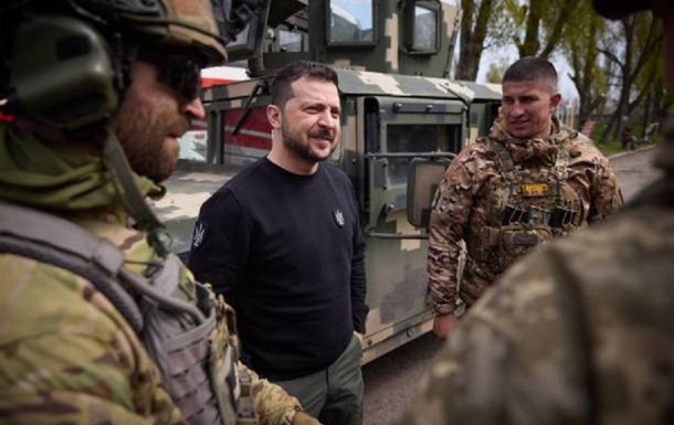 Зеленский: Стойкость Украины начинается на фронте