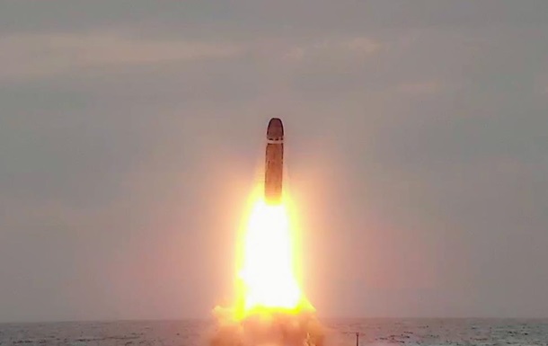 Французская подлодка запустила новую баллистику