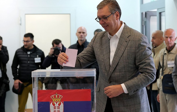 У Сербії розпочалися дострокові вибори