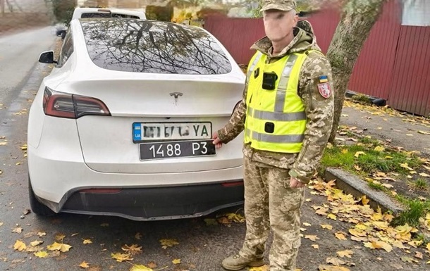 Tesla біля Хмельницького ТЦК: що з’ясувала ВСП