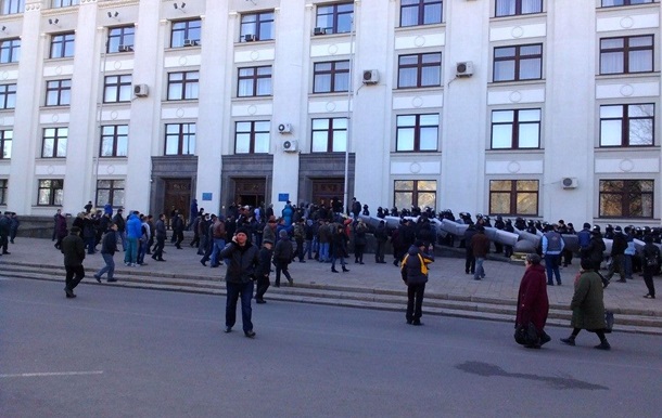 Луганську ОДА закрили й опечатали