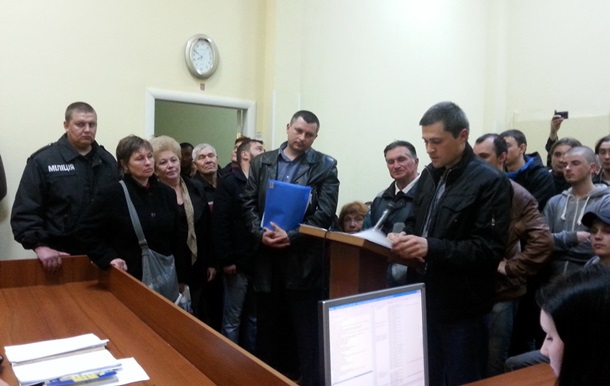 Трьох підозрюваних у масових заворушеннях у Харкові суд відпустив під домашній арешт