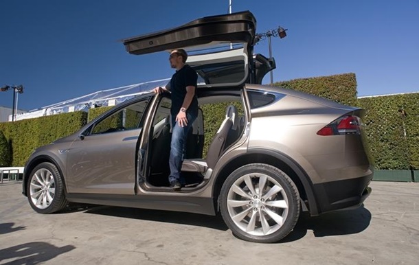Tesla назвала дату випуску повністю електричного кросовера Model Х