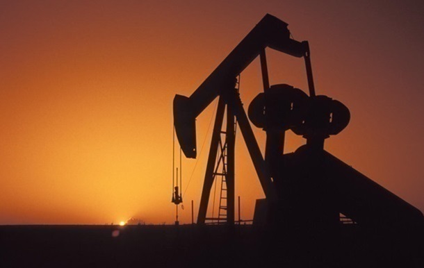 Нафта подешевшала одночасно на лондонській і нью-йоркській біржах
