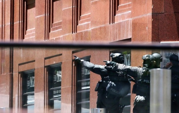Із захопленого кафе в Сіднеї вибігли дві заручниці