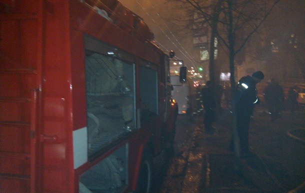 У Києві при пожежі на вулиці Артема загинула людина