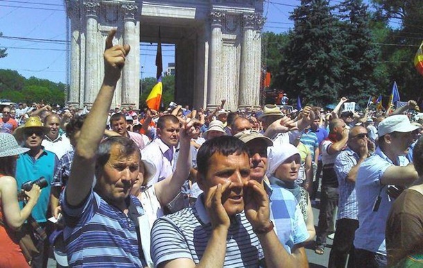 У Кишиневі понад 10 тисяч осіб мітингували за відставку уряду