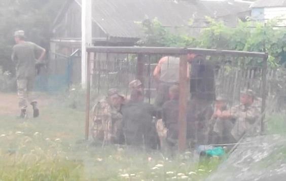 Британські ЗМІ зацікавились клітками-витверезниками для солдат ЗСУ