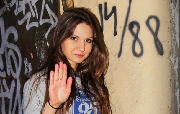 Зігулі від кісулі. Міс Чарівність футболу Росії викрили в нацизмі