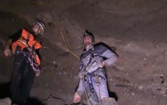Під спальним районом Києва виявили печеру, яка загрожує провалом будинків