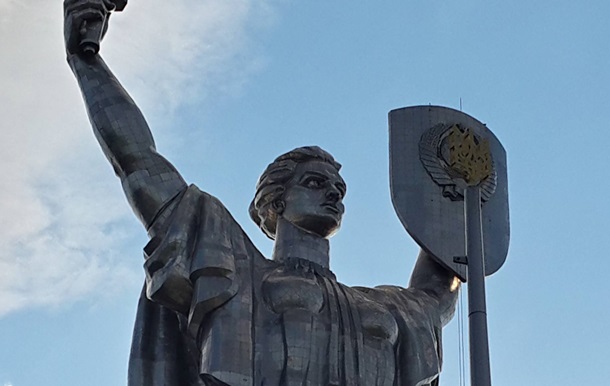 Зі статуї Батьківщини-матері приберуть герб СРСР