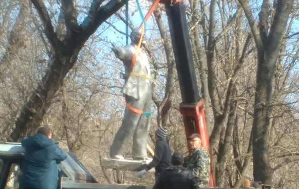 На Одещині знесли ще одного Леніна