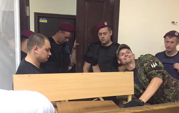 Арешт айдарівця : Нардепи заблокували зал суду