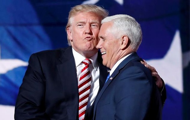 ЗМІ і соцмережі ходять блудом по поцілунку Трампа