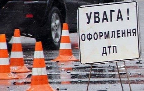 На Дніпропетровщині в аварії постраждали десятеро людей