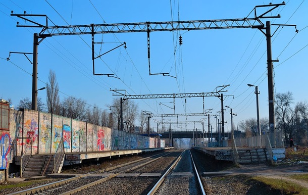 У Києві двоє людей потрапили до реанімації через потяги