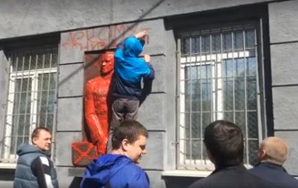 В Одесі осквернили барельєф маршала Жукова