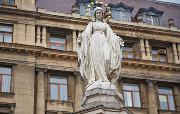 У центрі Львова мінували статую Матері Божої