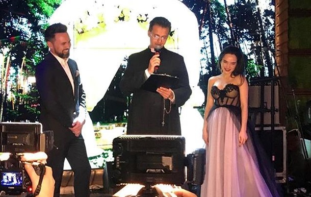 Ведучий Євробачення і його кохана зіграли весілля