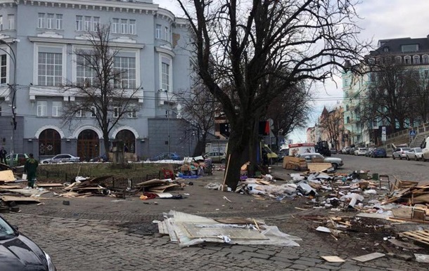 У Києві зачистили від МАФів Андріївський узвіз