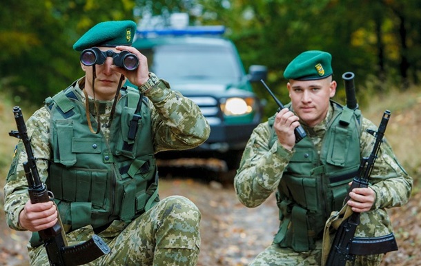На Закарпатті прикордонників атакували камінням