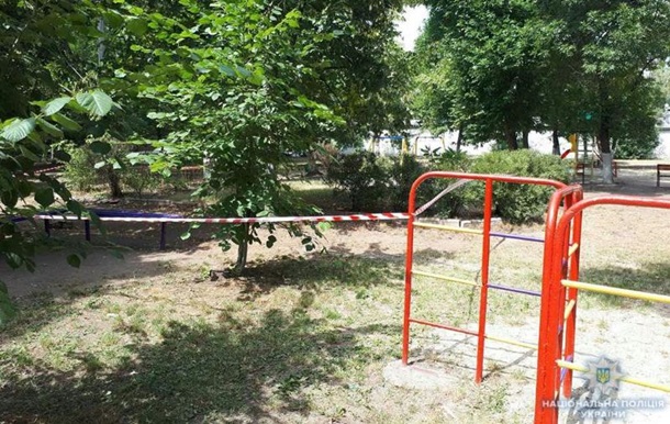 На дитячому майданчику в Краматорську хлопчик знайшов снаряд