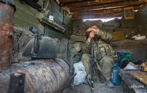 Через самогубства і навмисні вбивства загинули майже 900 військових - Матіос