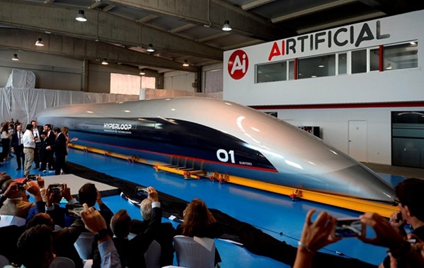 Маск назвав дату запуску тунелю Hyperloop