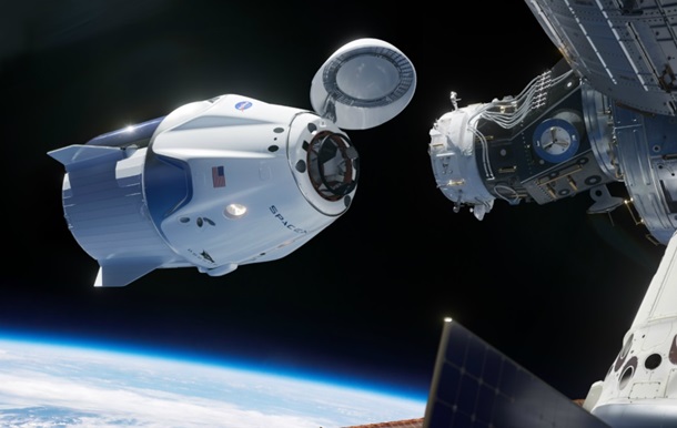 Названо дати тестових польотів кораблів Boeing і SpaceX