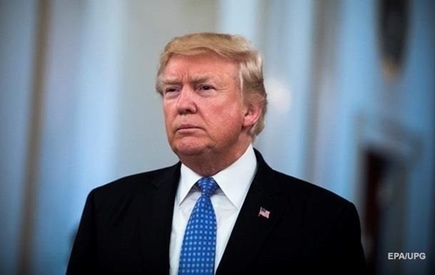 Трамп передаровує синові подарунки від інших людей