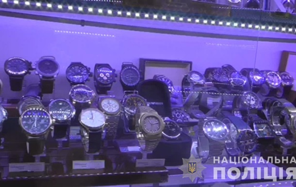 У Миколаєві жінка підробила і продала брендових годинників на 30 млн
