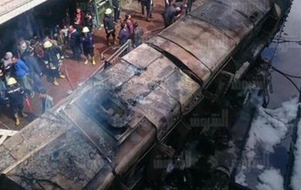 У пожежі на вокзалі Каїра загинули десятки людей