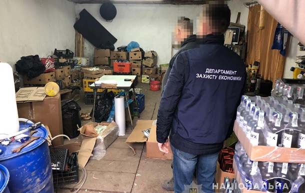 На Львівщині вилучили підробленого алкоголю на два мільйони