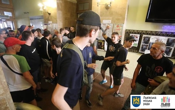 Бійки в мерії Львова: Садовий поскаржився Авакову
