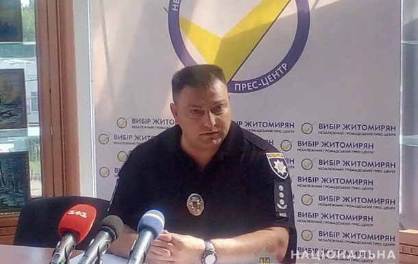 Під Житомиром біля виборчої дільниці затримали трьох чоловіків зі зброєю