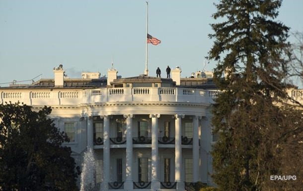Трамп доручив приспустити прапори у зв язку зі стріляниною в США
