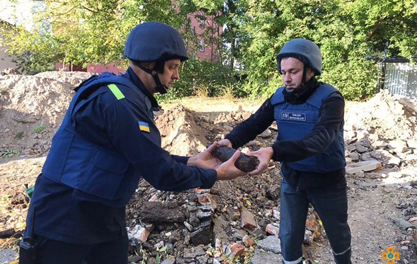 Сотню артснарядів виявили на території школи в Тернополі