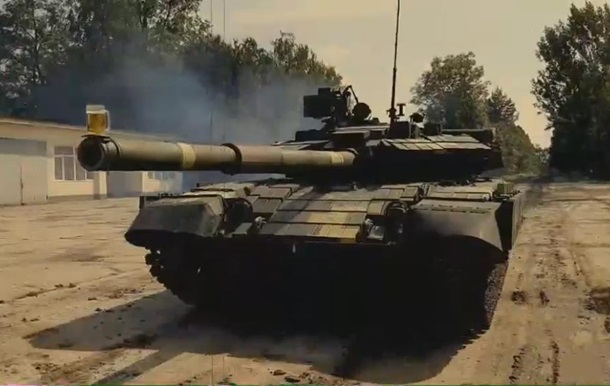 У Львові танк випробували за допомогою келиха пива