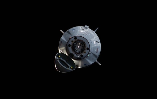 Корабель Crew Dragon вцілів під час вибуху Falcon 9