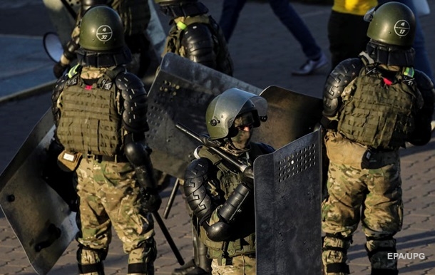 Силовики залишили вулиці Мінська