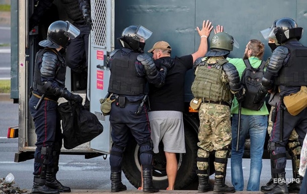 У Білорусі затримали дев ятьох українців