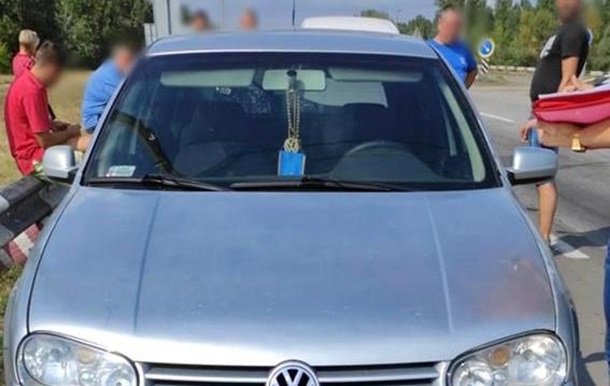У Херсоні чоловік збив копа і півкілометра віз його на капоті