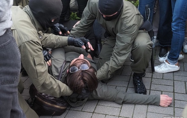 У Мінську почалися затримання учасників протесту