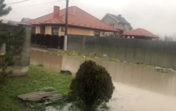 На Закарпатті підтоплення через дощі