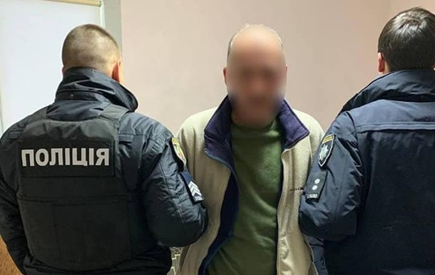 У Києві чоловік проводив відстріл підозрілих осіб з балкона