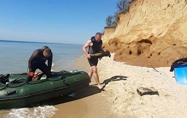 На Одещині із затонулого судна підняли снаряди часів Другої світової війни