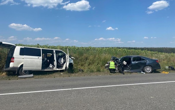 У ДТП на Луганщині постраждали дев ять осіб